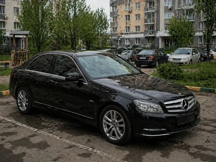 Mercedes-Benz C-Class 2012 года в хорошем состоянии